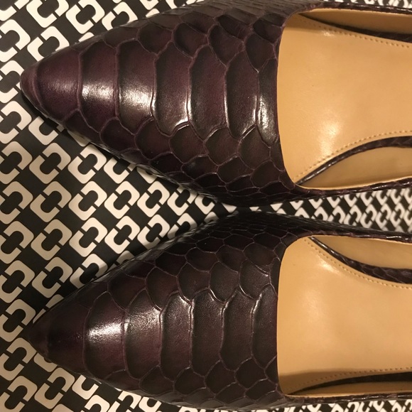 Never been worn size 8.5 Michael Kors pumps - Picture 3 of 5